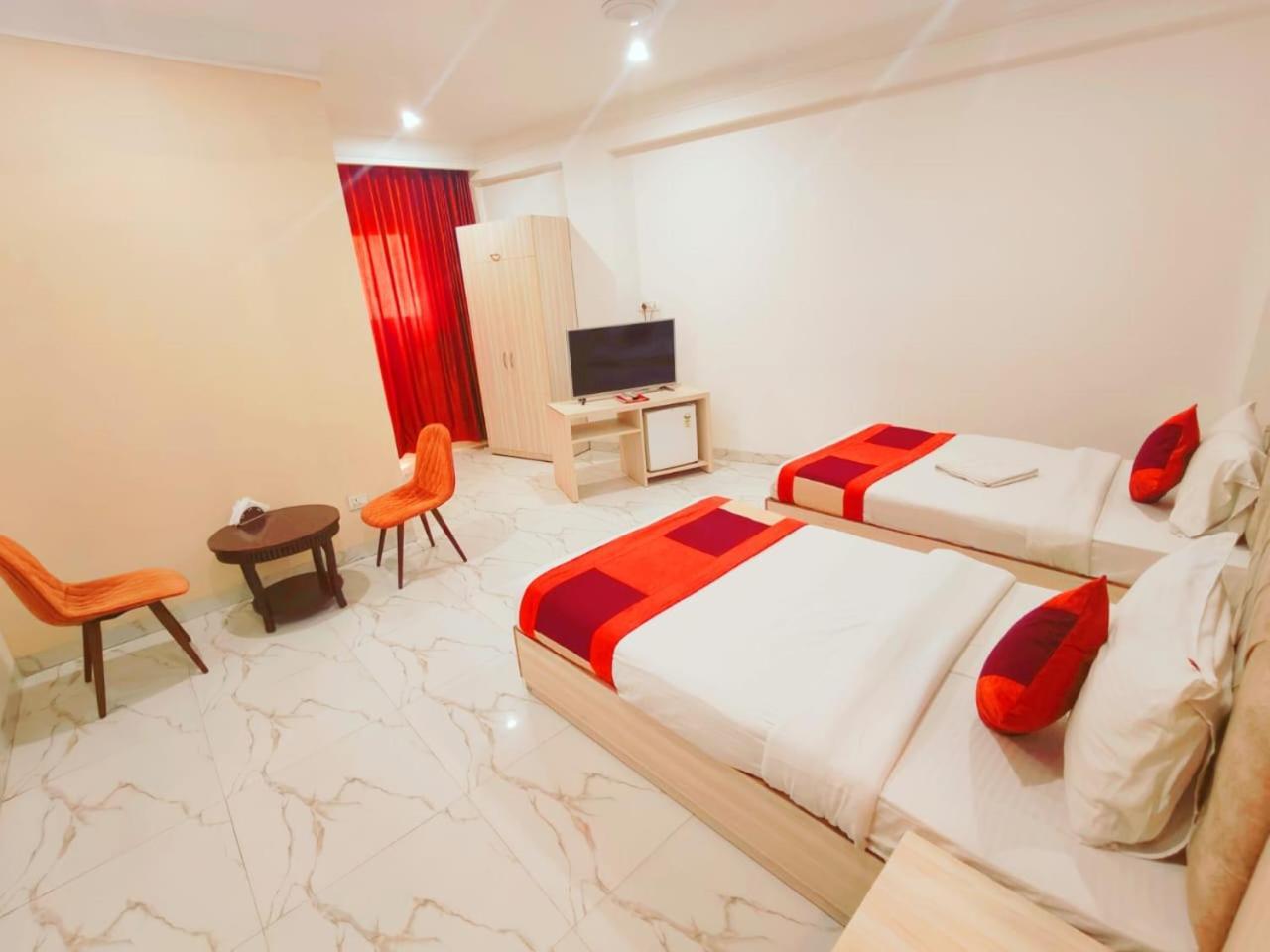 Hotel Almora Inn - Near By Delhi International Airport - With Free Airport Pickup And Drop New Delhi Exteriör bild