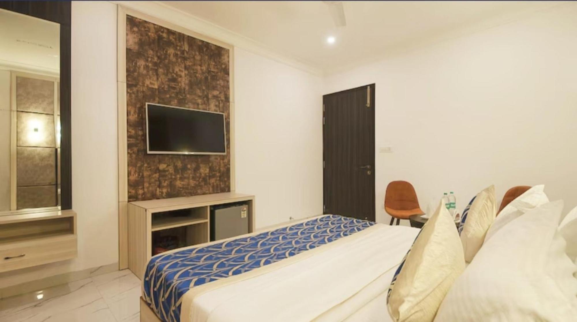 Hotel Almora Inn - Near By Delhi International Airport - With Free Airport Pickup And Drop New Delhi Exteriör bild