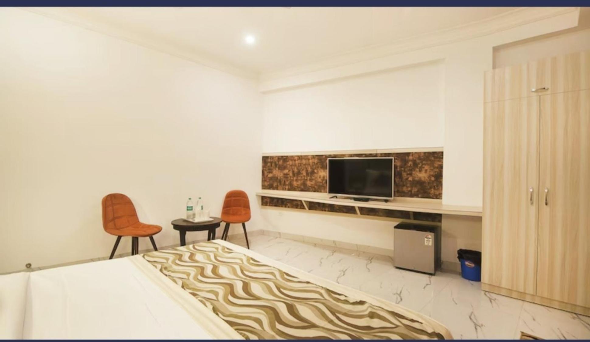 Hotel Almora Inn - Near By Delhi International Airport - With Free Airport Pickup And Drop New Delhi Exteriör bild