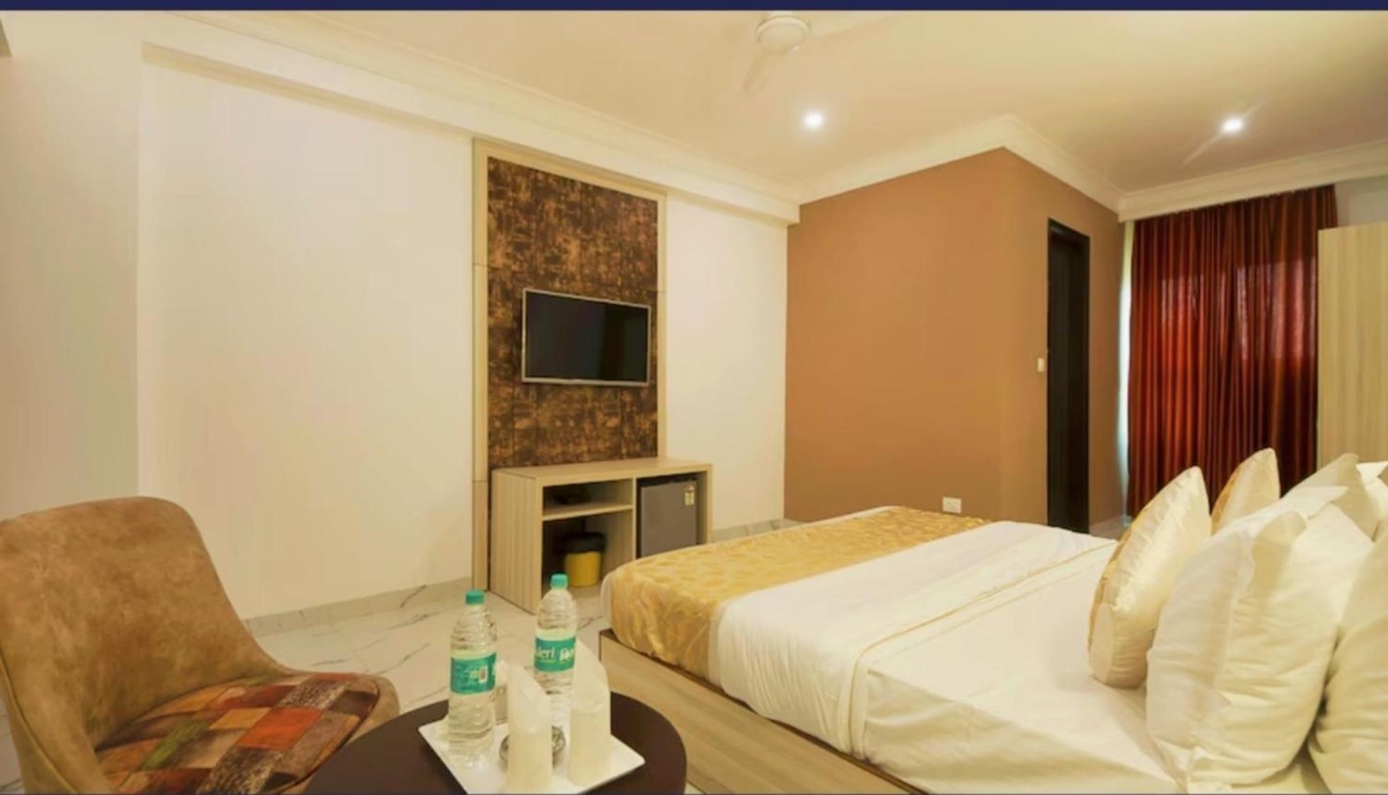 Hotel Almora Inn - Near By Delhi International Airport - With Free Airport Pickup And Drop New Delhi Exteriör bild