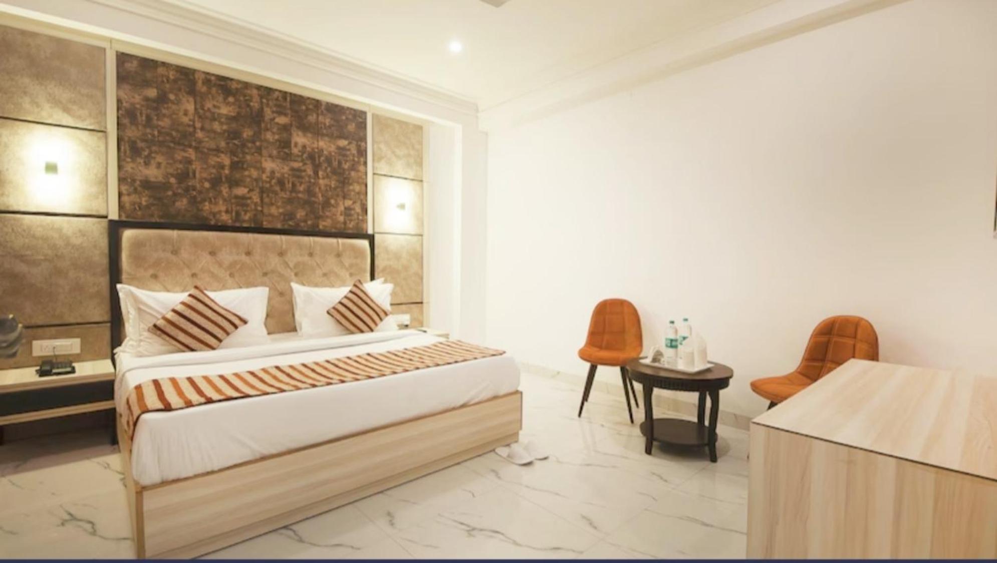 Hotel Almora Inn - Near By Delhi International Airport - With Free Airport Pickup And Drop New Delhi Exteriör bild