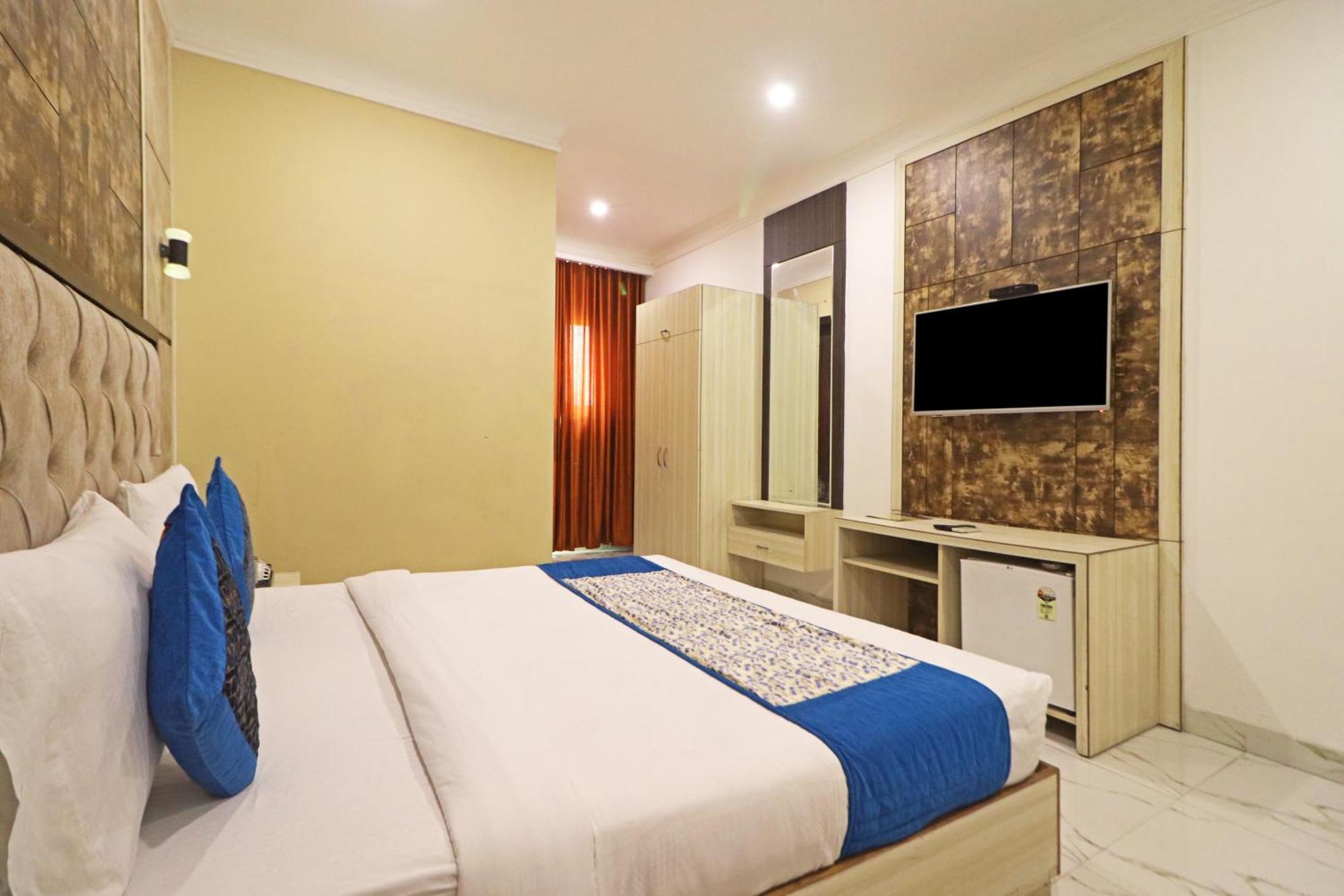Hotel Almora Inn - Near By Delhi International Airport - With Free Airport Pickup And Drop New Delhi Exteriör bild