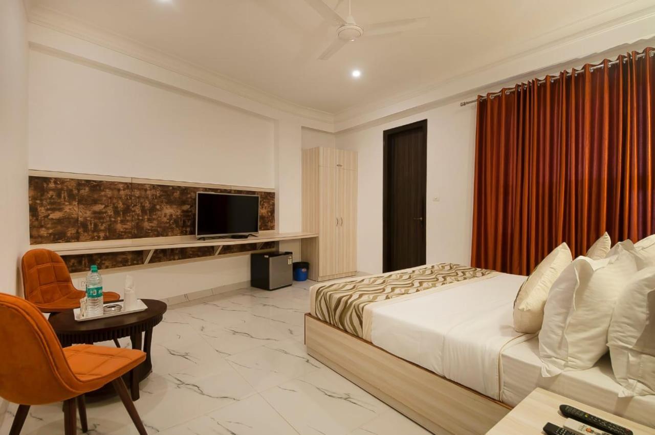 Hotel Almora Inn - Near By Delhi International Airport - With Free Airport Pickup And Drop New Delhi Exteriör bild