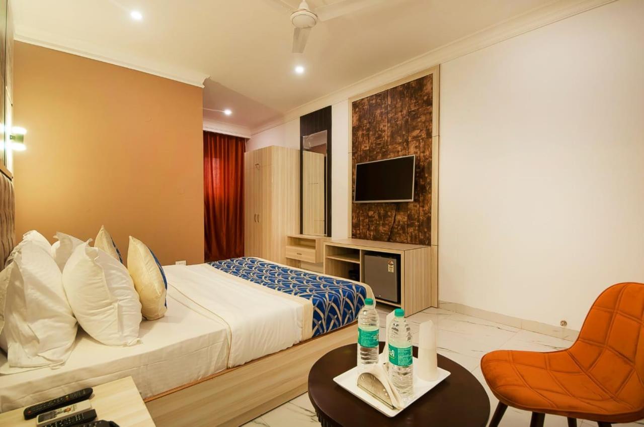 Hotel Almora Inn - Near By Delhi International Airport - With Free Airport Pickup And Drop New Delhi Exteriör bild