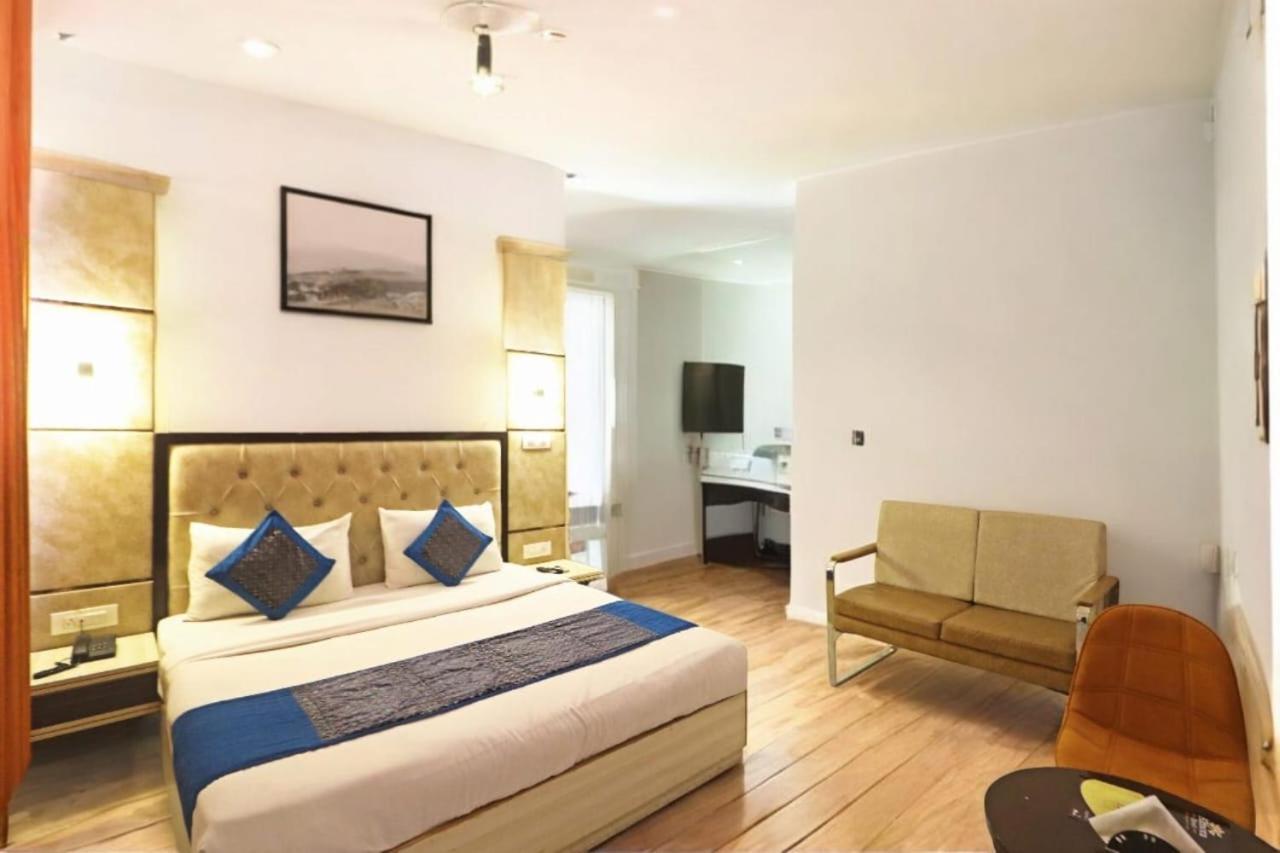 Hotel Almora Inn - Near By Delhi International Airport - With Free Airport Pickup And Drop New Delhi Exteriör bild