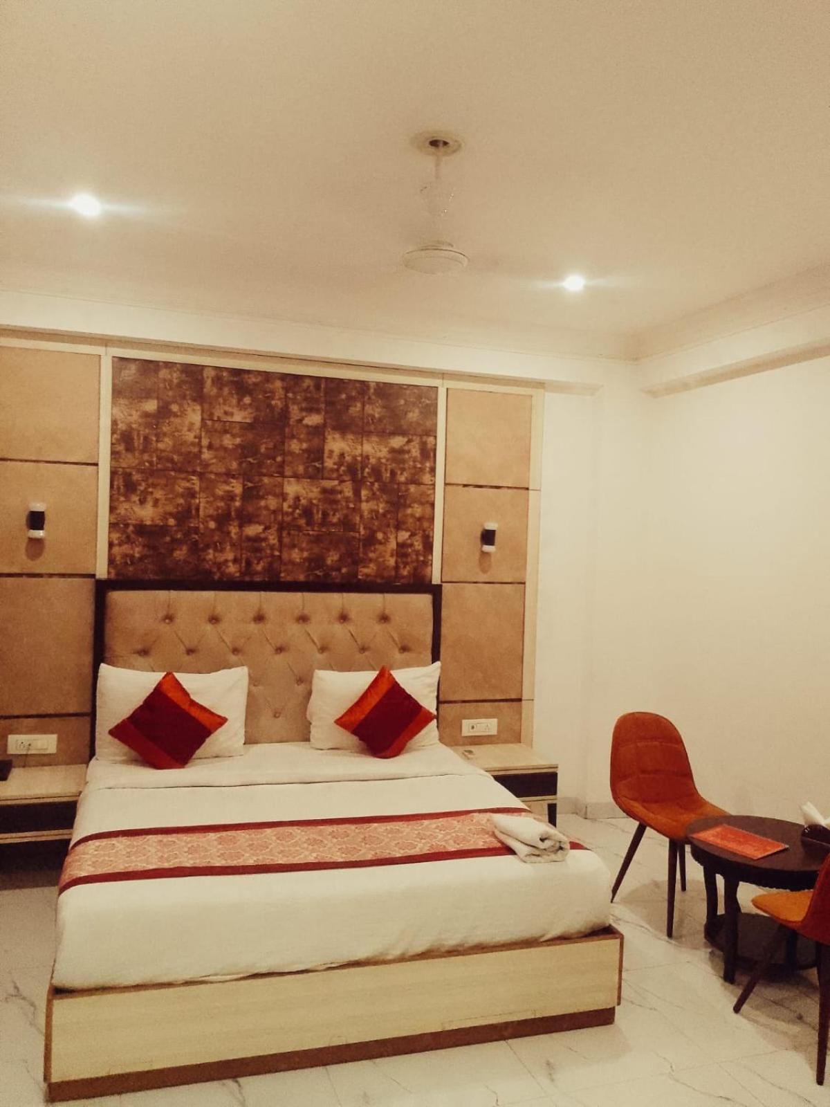 Hotel Almora Inn - Near By Delhi International Airport - With Free Airport Pickup And Drop New Delhi Exteriör bild